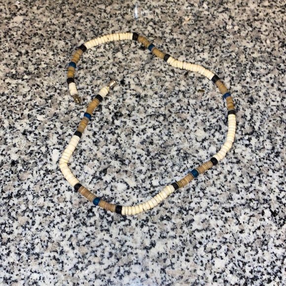 Other - Vintage multicolored puka shell necklace - 18”